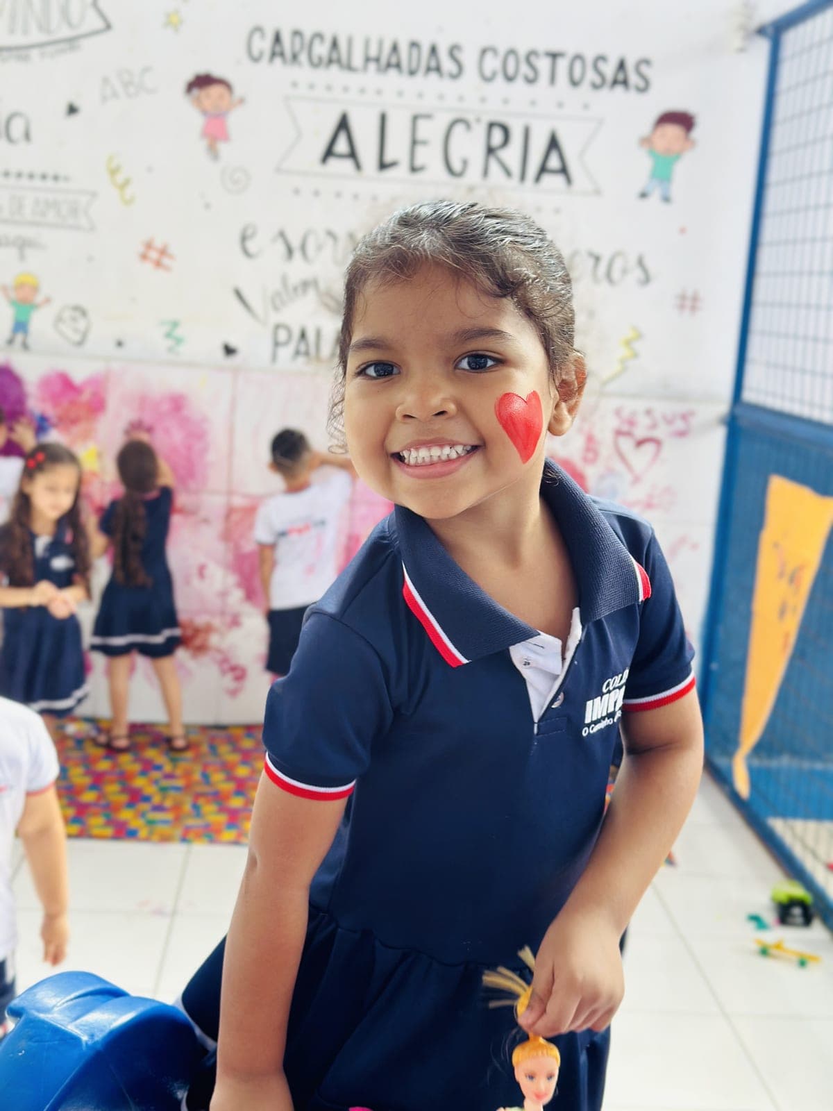 Aluna do Colégio Impacto em atividade da Semana de Arte e Cultura